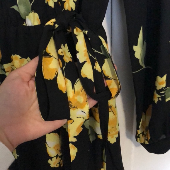 Floral Romper (shorts) - Picture 3 of 4